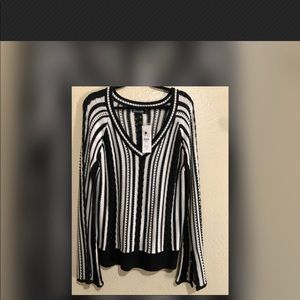 New York &Company Bell Sleeves sweater Top XL